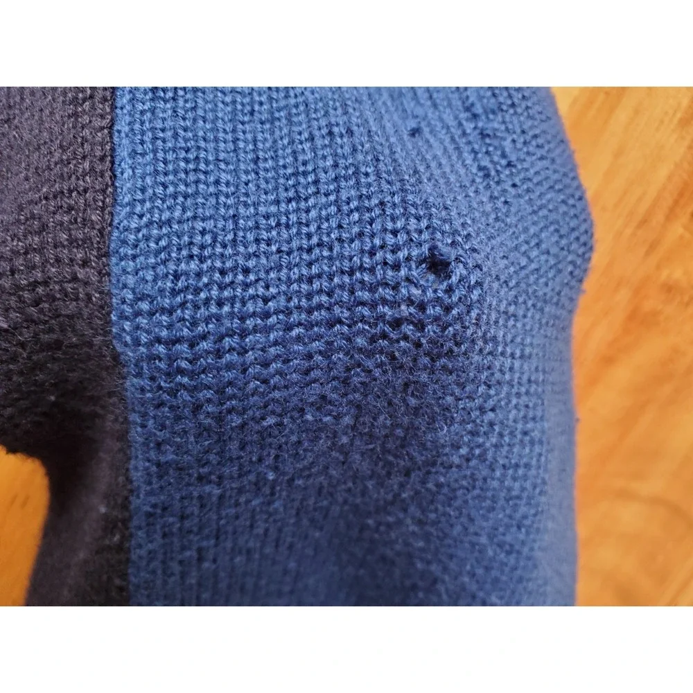 READ Vintage Abercrombie & Fitch Y2K Men's Large V-neck Blue Pullover Sweater‎